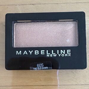 Maybelline Eyeshadow - 60 s The Glo Down

Brand new sealed! 5 available!